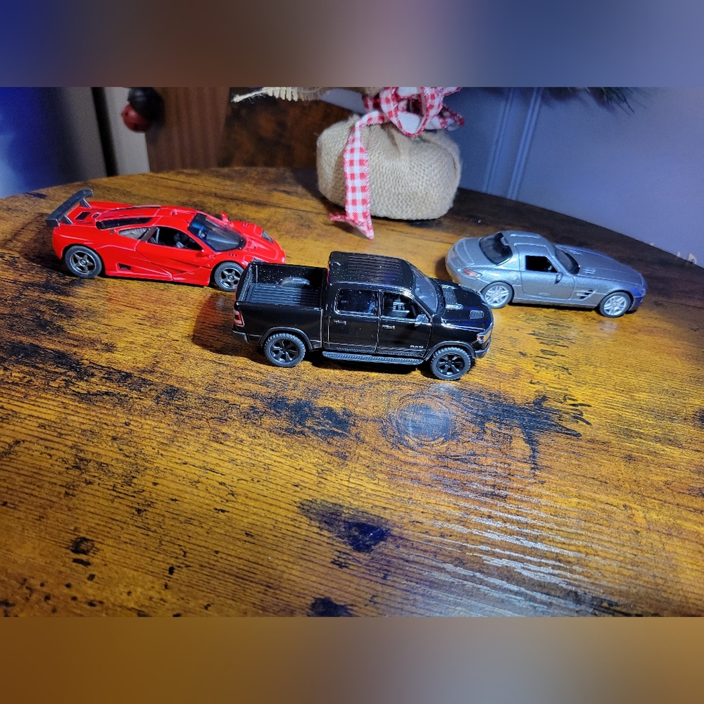 Kinsmart Die-Cast Toy Car Set - Black, Red, and silver - Picture 3 of 13